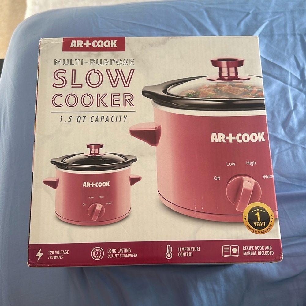 New unopened pink slow cooker 1.5 quart
